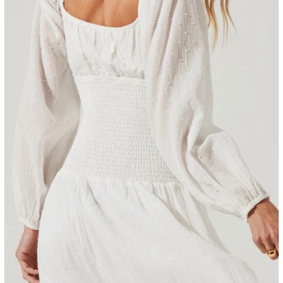 ASTR The Label Long Sleeve Twist Bust Smocked Bodice Dress in White, Size L - Picture 3 of 8